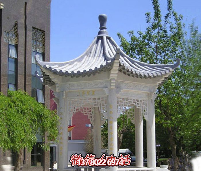 精美漢白玉鏤空涼亭，為校園休息區(qū)提供清涼休息空間