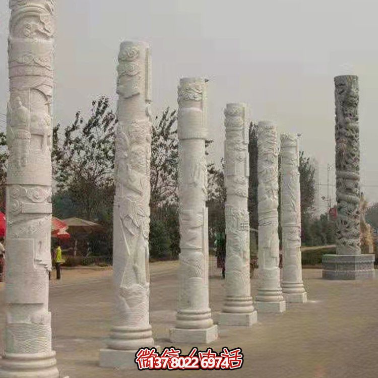 精致的大理石雕刻景觀裝飾，點(diǎn)綴廣場的文化主題