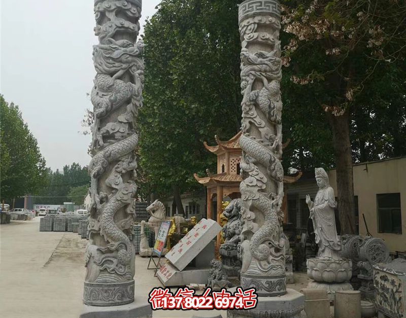 龍柱石雕，裝點寺廟門前