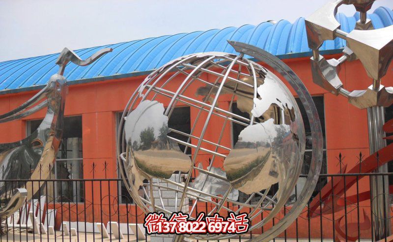 白鋼鏤空地球儀雕塑，為公園增添創(chuàng)意裝飾