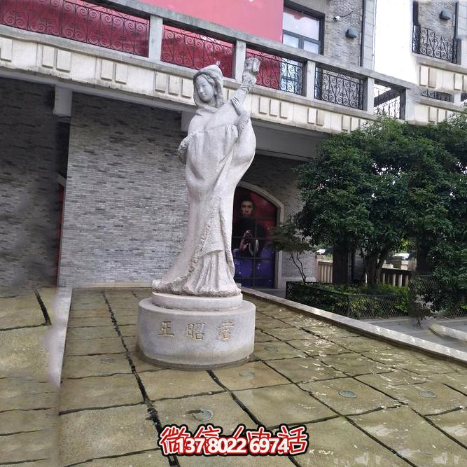 傳承歷史的美，贊美女王的神奇雕像