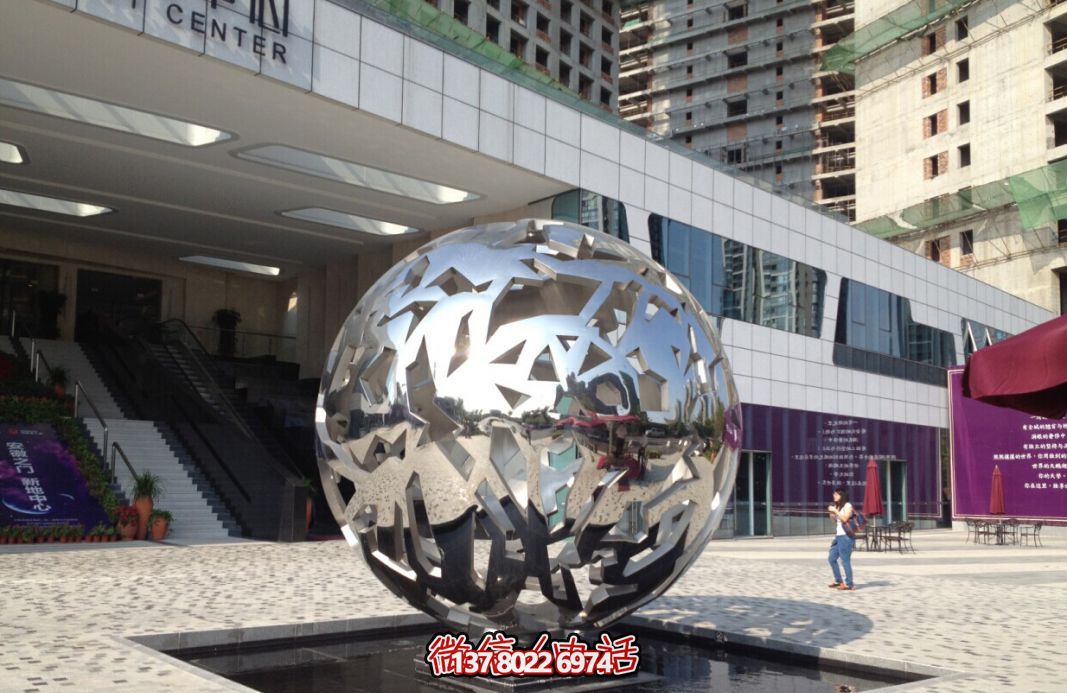 大型不銹鋼戶(hù)外鏤空球雕塑 大型不銹鋼戶(hù)外鏤空球雕塑