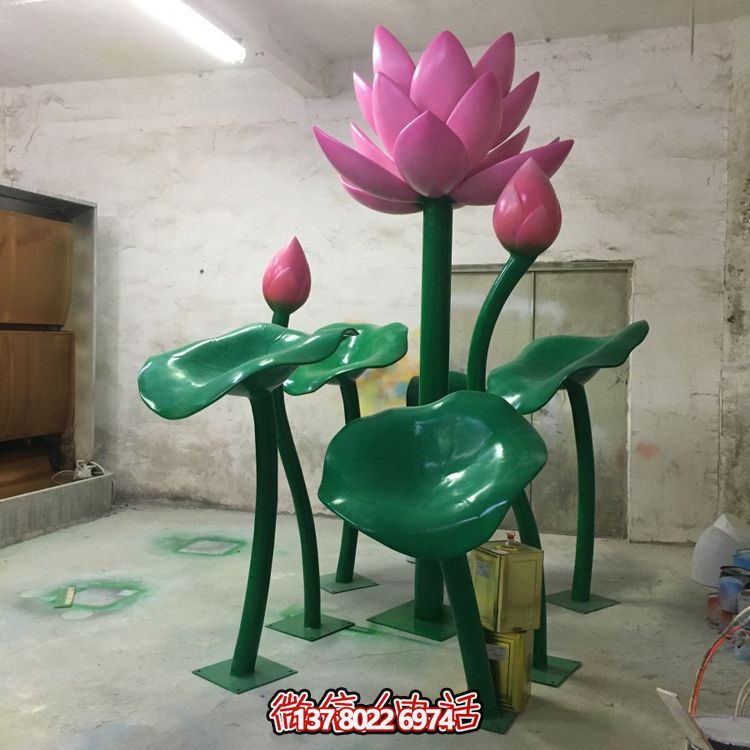大型不銹鋼彩繪蓮花擺件，為游樂場、商場、戶外公園增色