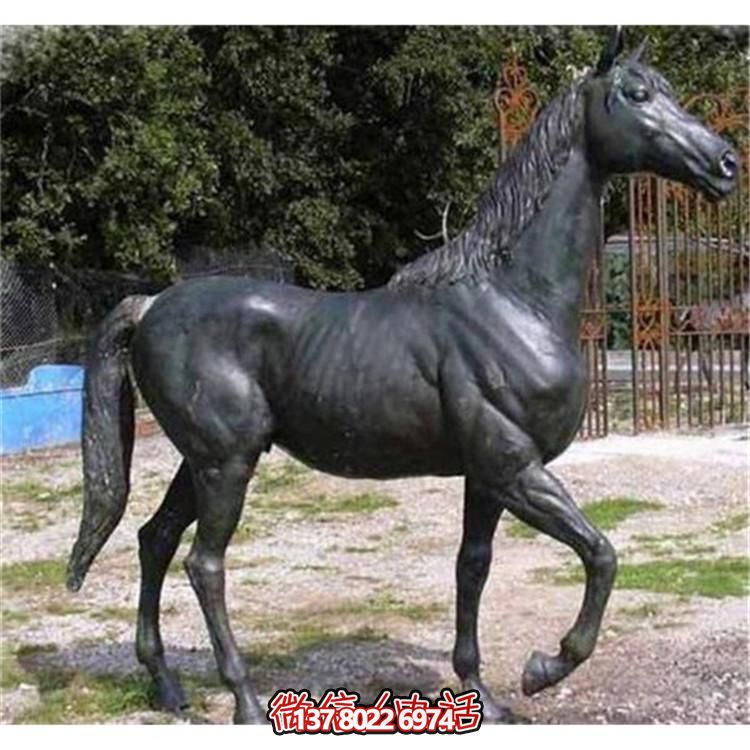 玻璃鋼仿銅馬雕塑，為園林廣場(chǎng)增添獨(dú)特魅力