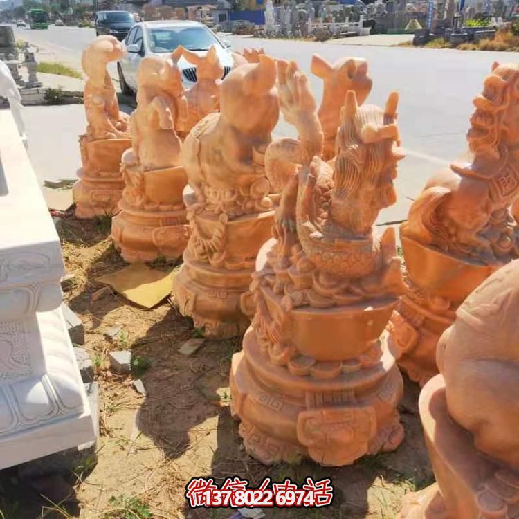 紅晚霞景區(qū)，十二生肖雕塑之旅