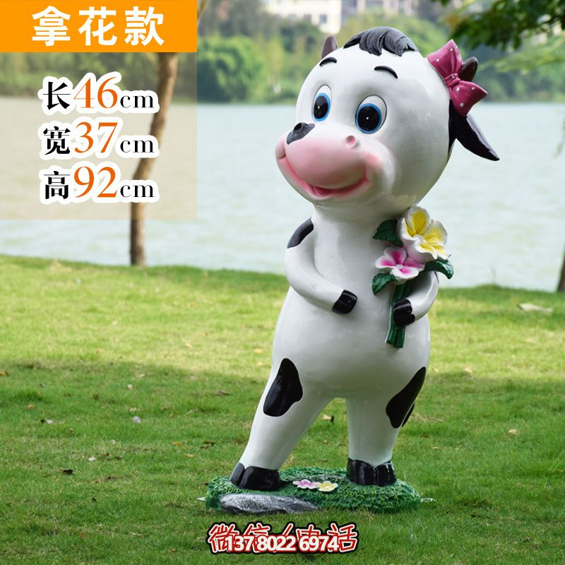 玻璃鋼牛雕塑，為景區(qū)增添點綴