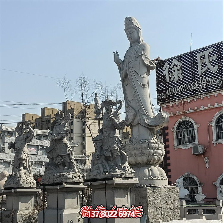 精美關(guān)公、佛像和石獅子雕刻，青石裝點(diǎn)美化廣場