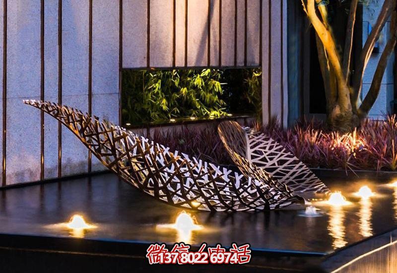 不銹鋼樹葉鏤空雕塑，給戶外和酒店環(huán)境帶來(lái)優(yōu)雅氣息