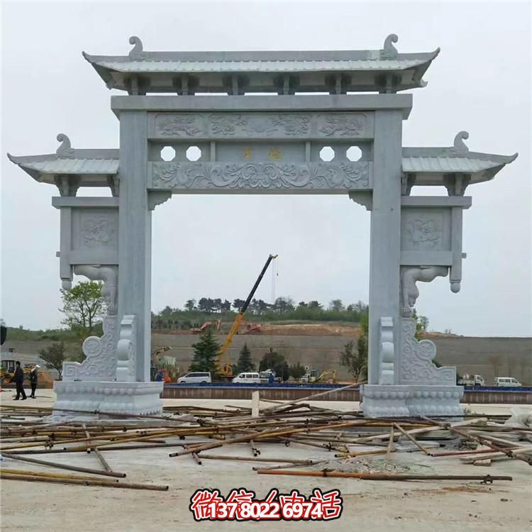 傳統(tǒng)工藝石雕牌坊，點(diǎn)綴鄉(xiāng)村美景