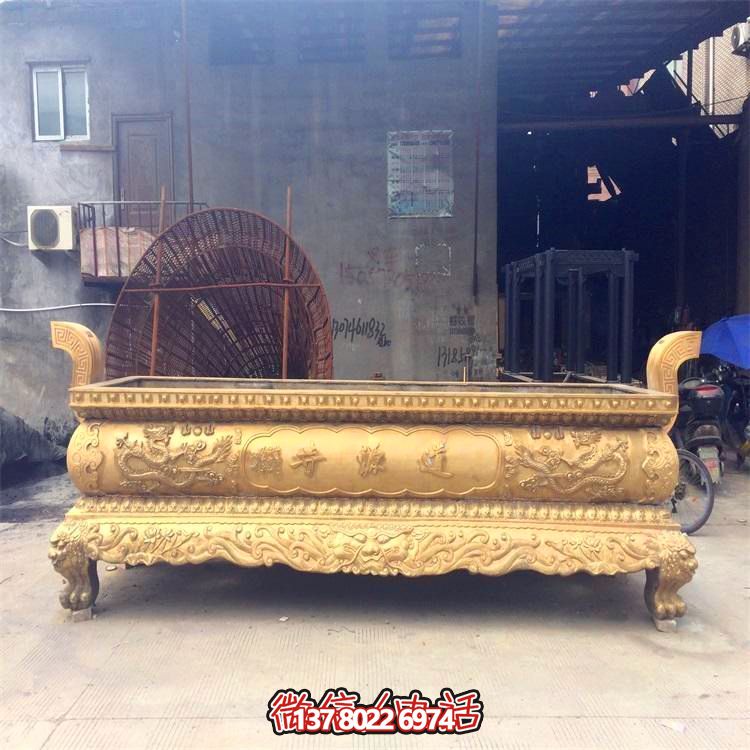 平口鍍金仿古香爐，為寺廟和戶外添彩