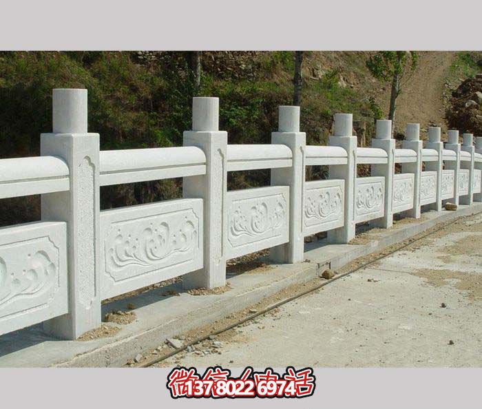 漢白玉欄桿石雕，為景區(qū)山道增添美感