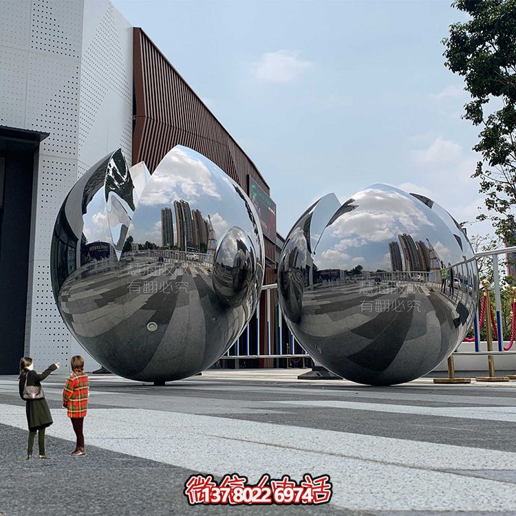 大型不銹鋼鏡面球體雕塑,為你的戶外空間增添獨(dú)特氣息 大型不銹鋼鏡面球體雕塑,為你的戶外空間增添獨(dú)特氣息