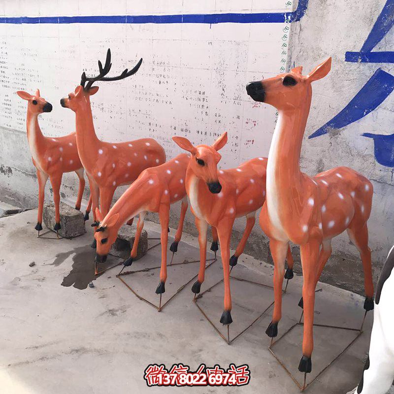 彩繪玻璃鋼雕塑鹿，靜謐優(yōu)雅完美綻放