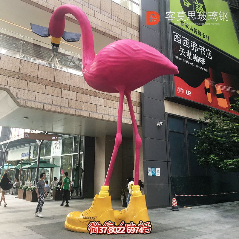 玻璃鋼火烈鳥雕塑，用以景區(qū)擺放的大型裝飾品