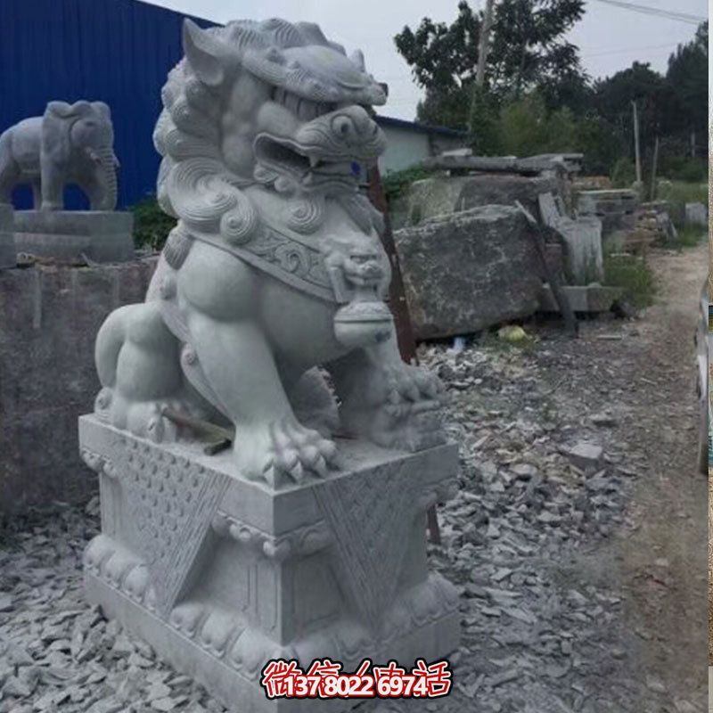 獅子雕塑鎮(zhèn)宅辟邪，美觀大方