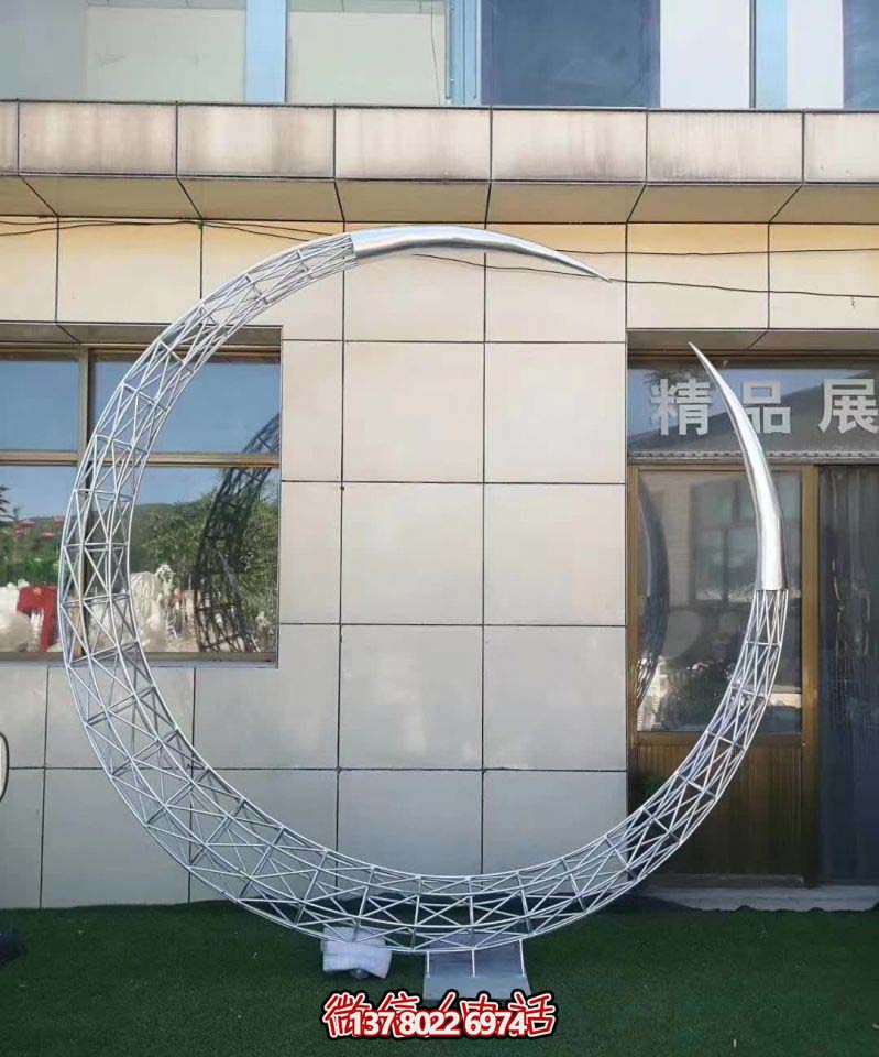 精致月亮雕塑，為您的別墅庭院增添美感