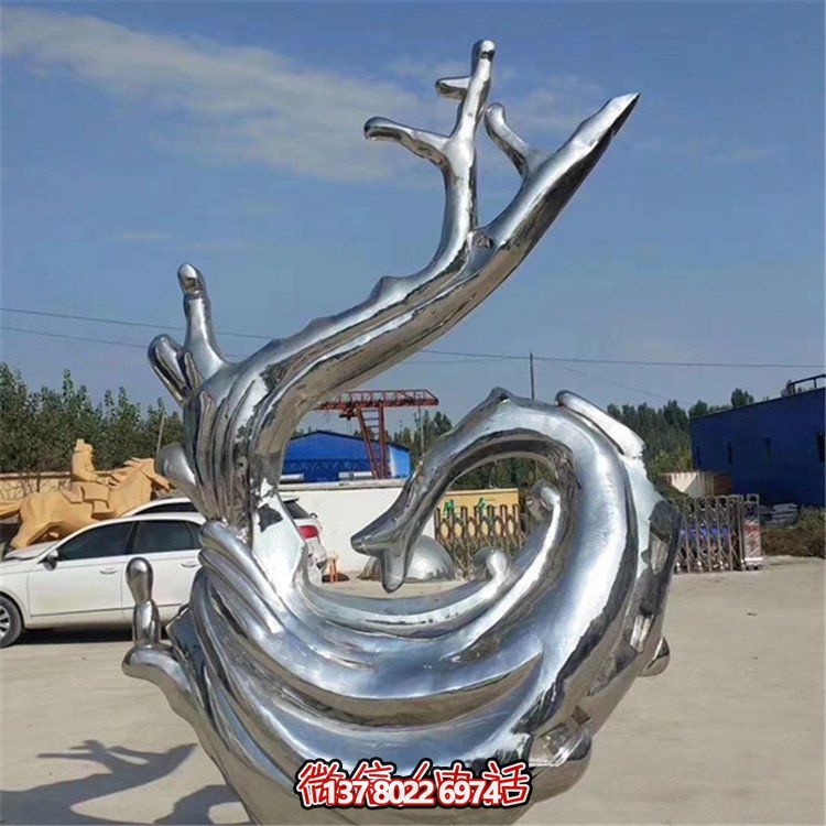 不銹鋼鏡面雕塑，為戶外廣場增添海浪般的浪花氣息