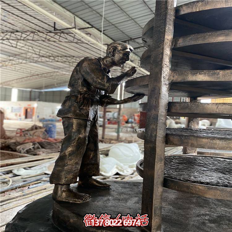 玻璃鋼仿銅人物擺件，點綴戶外園林景觀