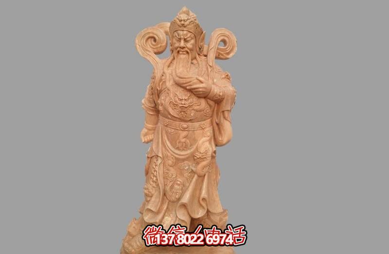 紅日晚霞下的關(guān)公雕塑，溫馨庭院里的佛像供奉