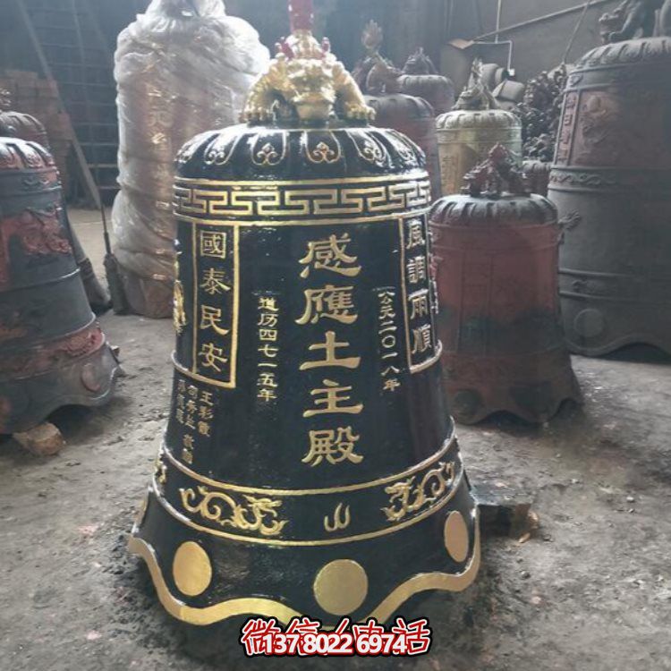 古典鑄銅大型掛鐘，為寺廟祠堂擺放