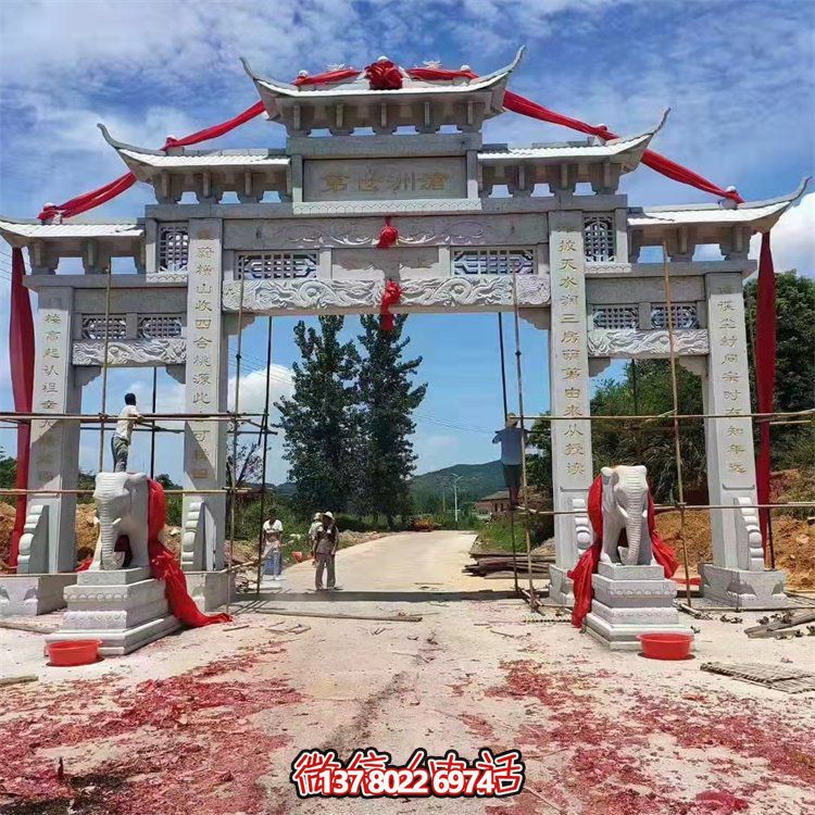 集道路四柱、花崗巖、花崗石雕和牌樓于一體的精美絕倫藝術(shù)品