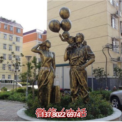 玻璃鋼仿銅人物雕塑，讓您的小區(qū)環(huán)境更加完美！