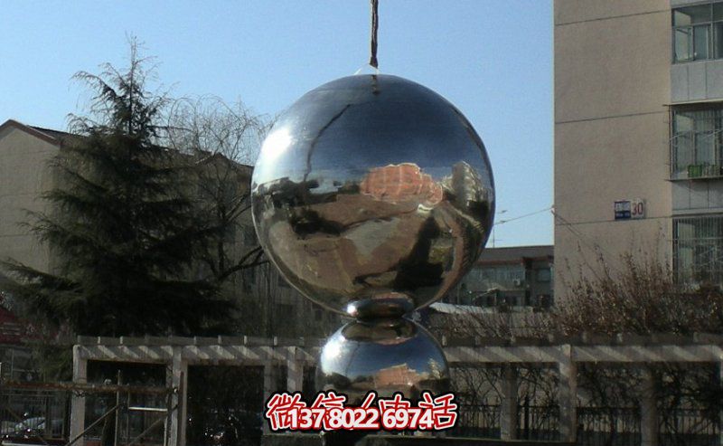 不銹鋼球體雕塑，鏡面反光，室外裝點美化