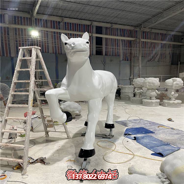 玻璃鋼馬雕塑，點綴戶外園林