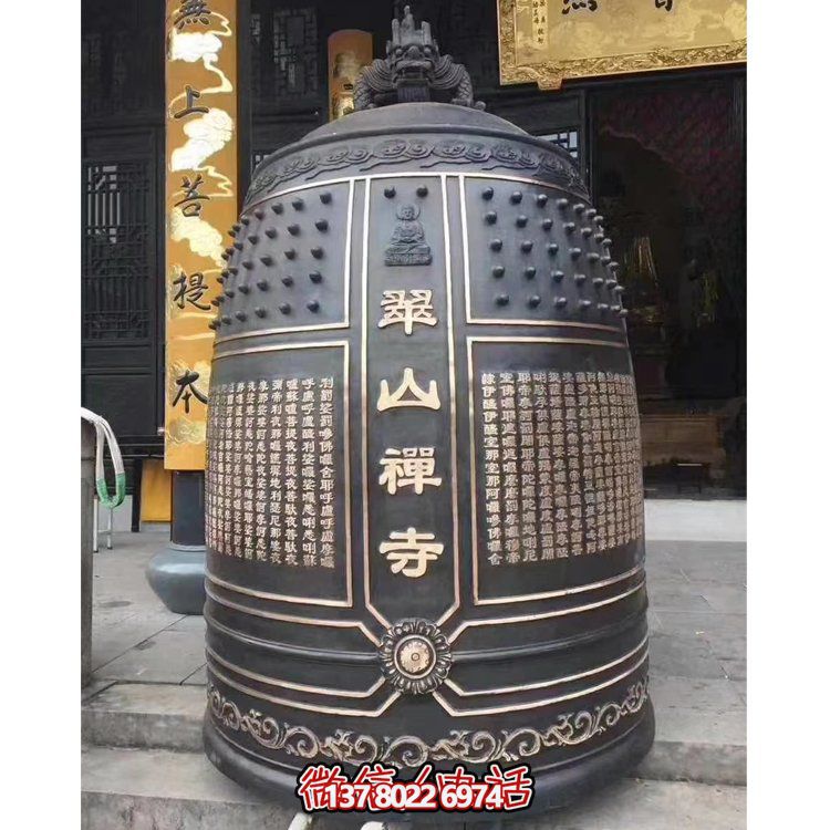 銅掛鐘祈福雕塑，神圣安寧禪心