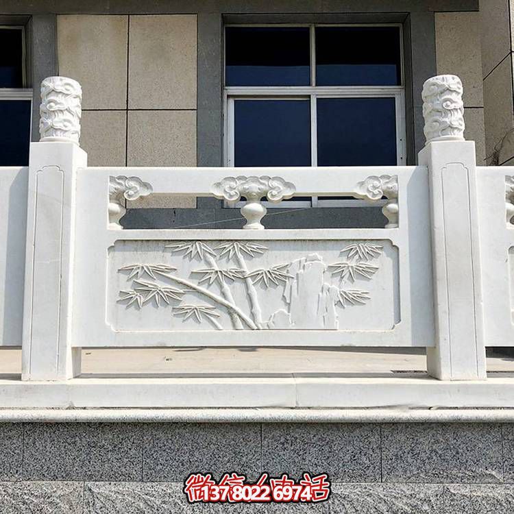 精致古典庭院雕飾浮雕石柱、欄桿、欄板，營(yíng)造溫馨園林