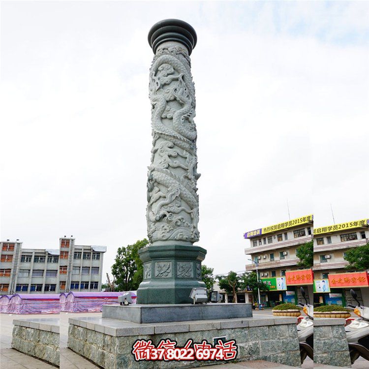 大理石浮雕龍柱，點(diǎn)綴校園廣場(chǎng)