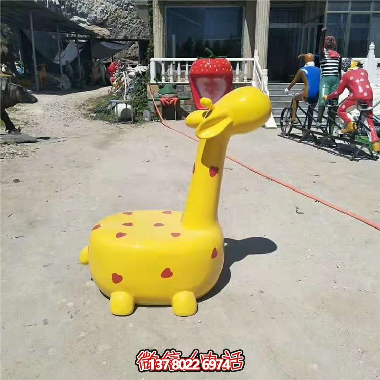 玻璃鋼長(zhǎng)頸鹿擺件，安全可靠、適用于多種場(chǎng)景