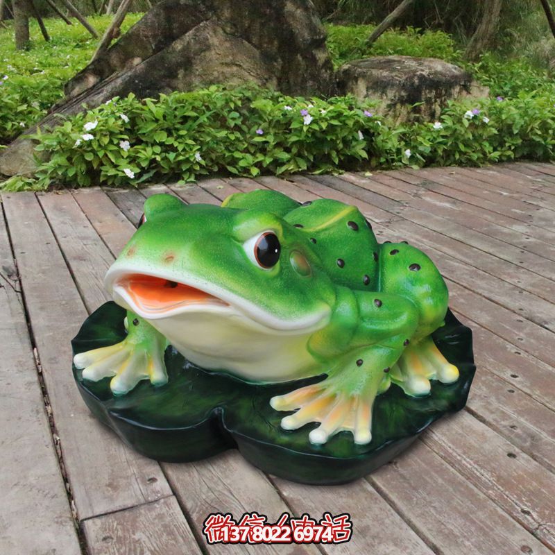 創(chuàng)意玻璃鋼青蛙雕塑，為廣場(chǎng)增添活力