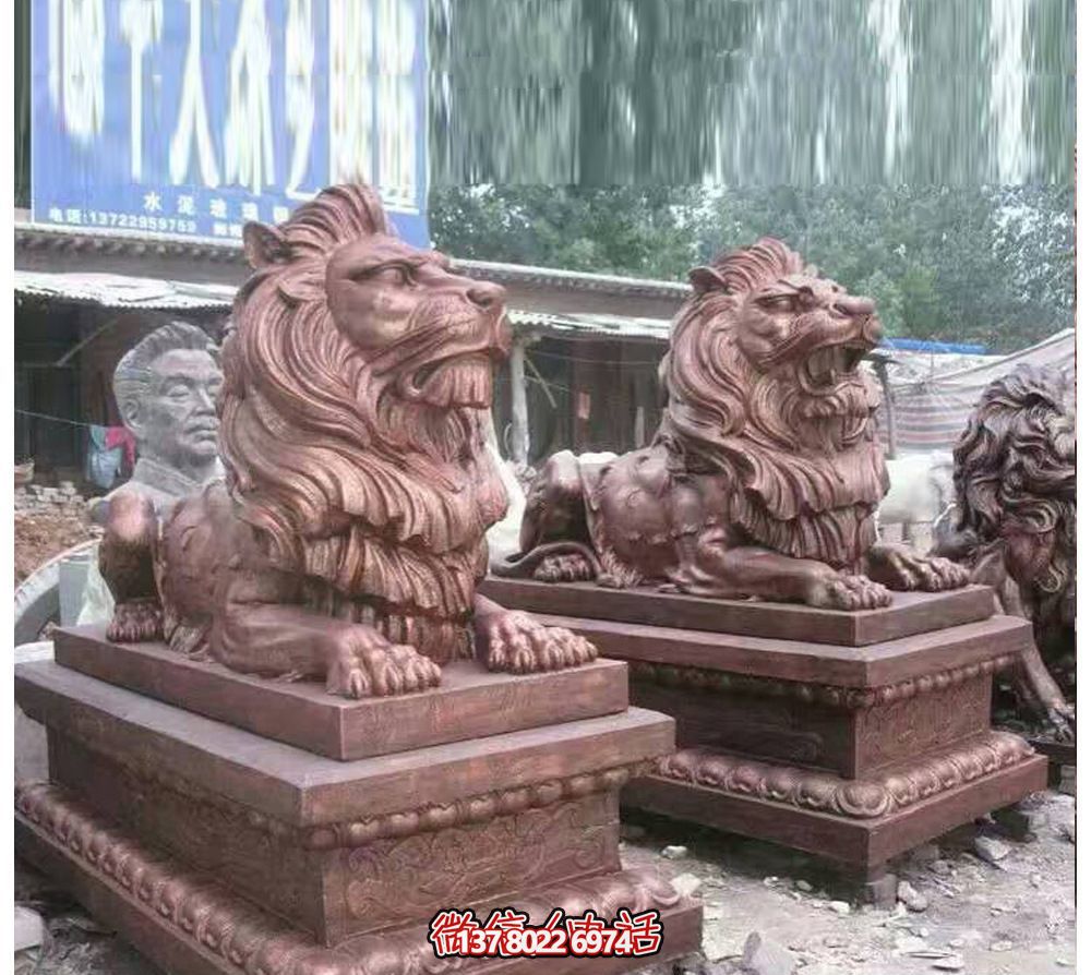 趴窩紅雕獅子仿真雕塑，守護(hù)晚霞鎮(zhèn)宅之美