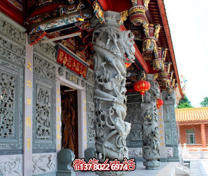 龍柱浮雕，裝飾寺廟門前景觀